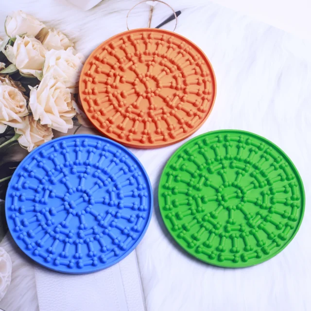 Dog Feeder Supplies Pet Lick Silicone Mat for Dogs Pet Slow Food Plate Dog Bathing Distraction Silicone Dog Sucker Food Training